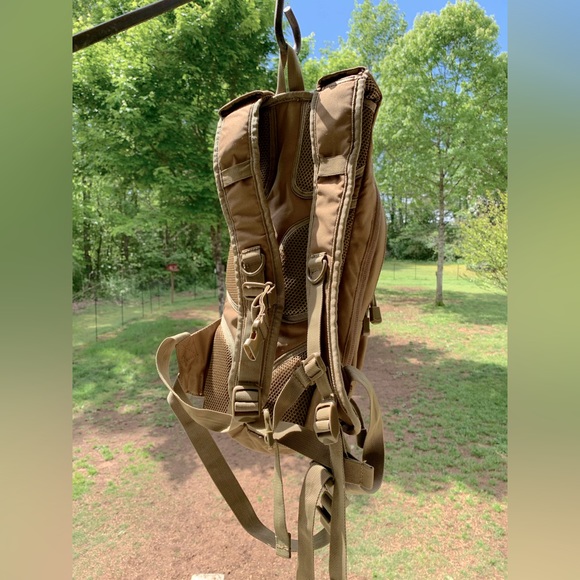 EUC Fox Tactical Compact Modular Hydration Backpack - Molle - Color Coyote - Picture 3 of 10